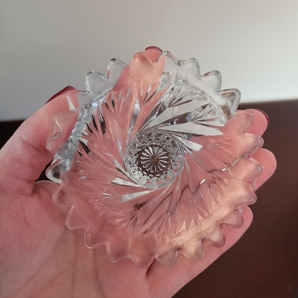 Vintage Glass footed bowl cup candy dish with sawtooth edge - Picture 3 of 5